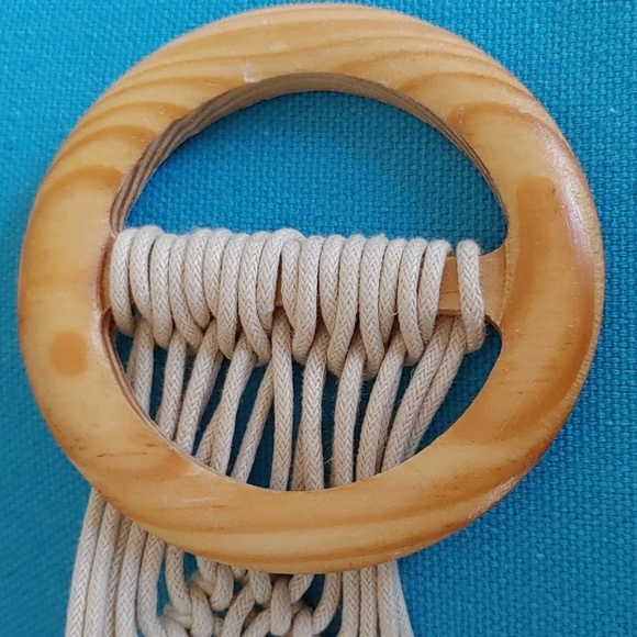 💚Handmade Ecru Macrame & Wood Belt with Fringe - Picture 3 of 7